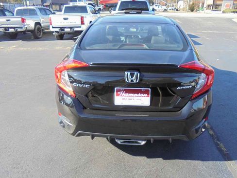 Used 2019 Honda Civic Sport image 4