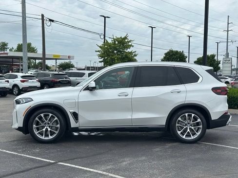 New 2026 BMW X5 xDrive50e w/ Climate Comfort Package AWD/4WD image 7