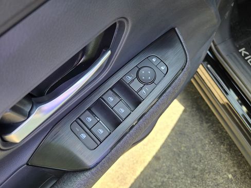 New 2026 Nissan Kicks SV w/ Charging Package FWD image 18