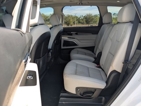 Certified 2021 Kia Telluride SX w/ Towing Package image 17