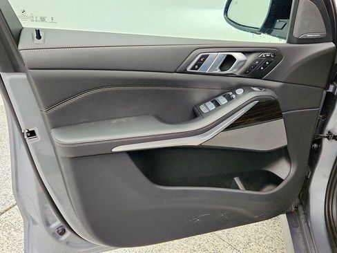 Used 2025 BMW X7 M60i AWD/4WD image 11