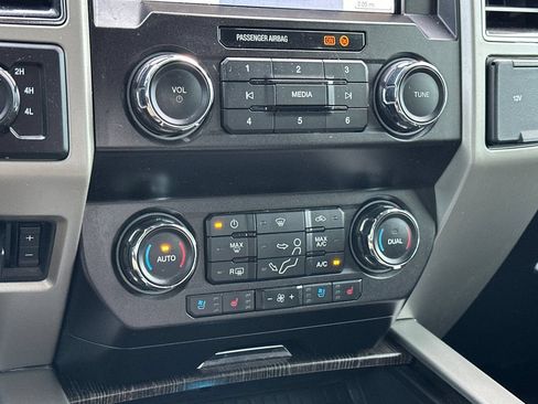 Used 2020 Ford F350 Lariat w/ Lariat Ultimate Package AWD/4WD image 21