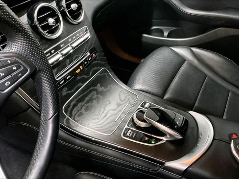 Used 2019 Mercedes-Benz GLC 300 4MATIC image 19