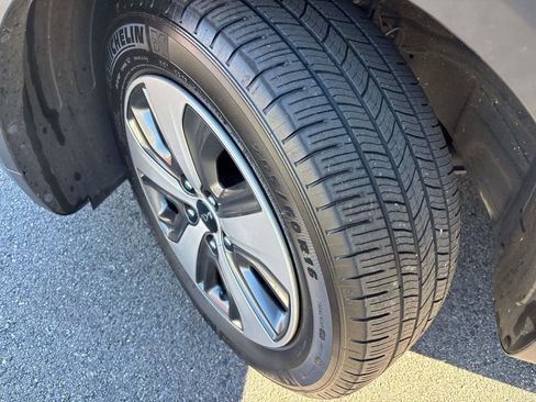 Used 2022 Kia Niro LX image 7