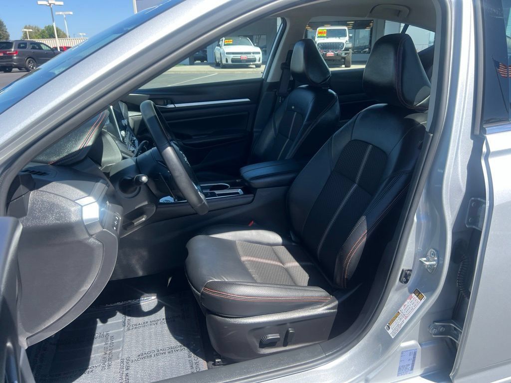 Used 2025 Nissan Altima 2.5 SR FWD image 31