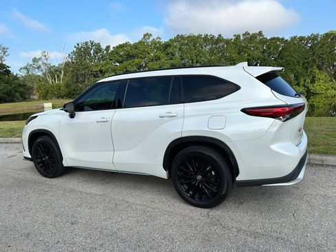 Used 2023 Toyota Highlander XSE FWD image 4