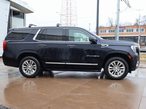 Used 2022 GMC Yukon SLT w/ SLT Premium Package image 9