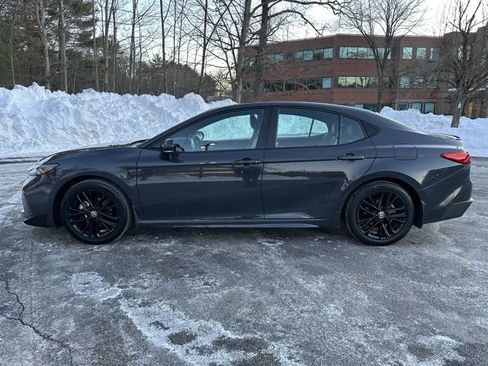 Used 2025 Toyota Camry SE w/ Convenience Package image 9