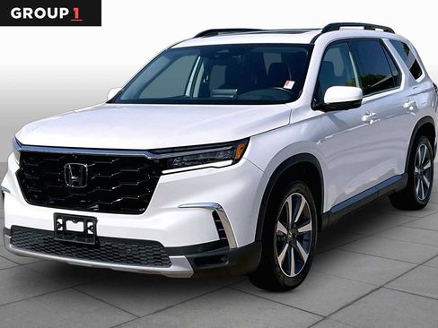 Used 2025 Honda Pilot Elite image 1