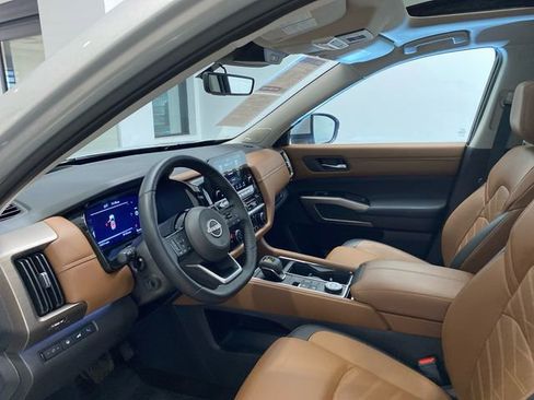 Used 2024 Nissan Pathfinder Platinum w/ Cargo Package image 18