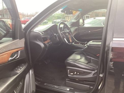 Used 2017 Cadillac Escalade ESV Luxury image 5