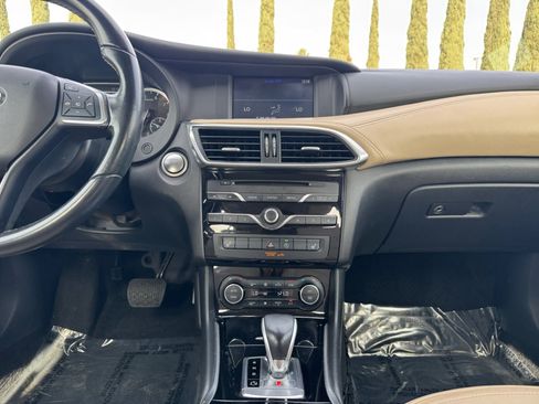 Used 2018 INFINITI QX30 Luxury w/ Cargo Package image 15