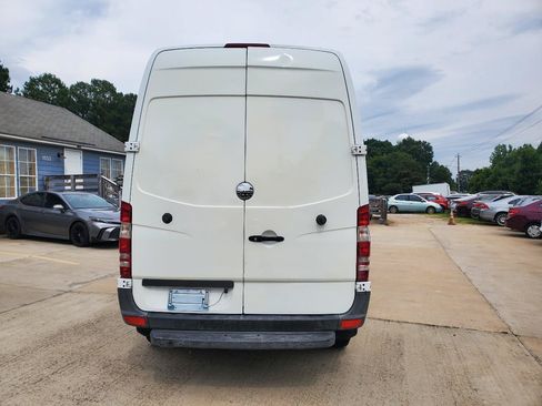 Used 2012 Freightliner Sprinter 2500 RWD image 11