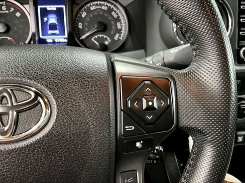 Used 2022 Toyota Tacoma TRD Sport w/ Technology Package image 24