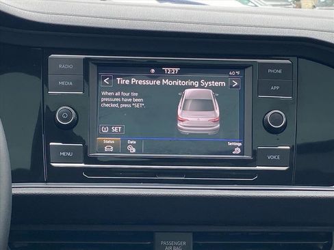 Certified 2024 Volkswagen Jetta SE w/ Panoramic Sunroof Package image 8