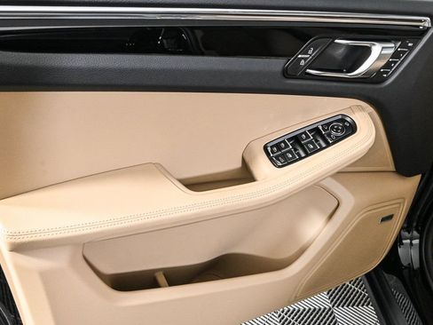 Used 2026 Porsche Macan AWD/4WD image 6