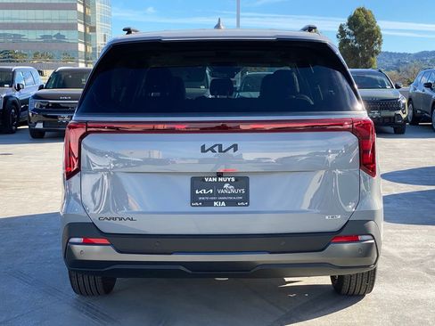 New 2026 Kia Carnival SX image 5