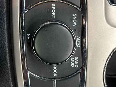 Used 2011 Jeep Grand Cherokee Limited w/ Trailer Tow Group image 15