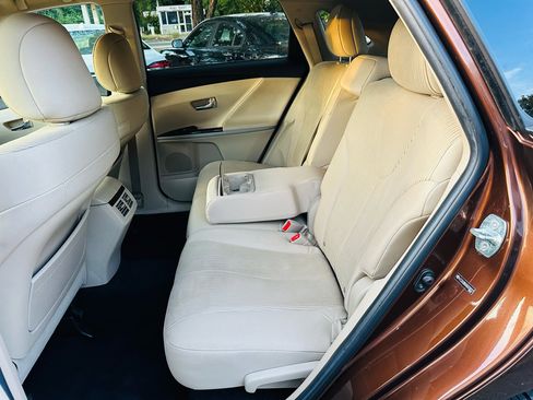 Used 2010 Toyota Venza image 14