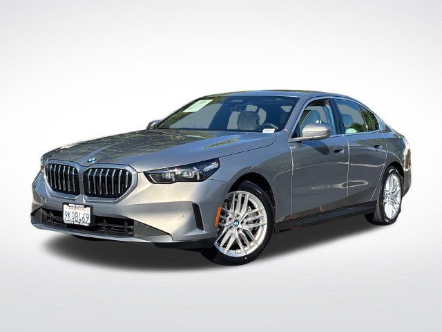 Used 2024 BMW 530i w/ Convenience Package RWD image 2