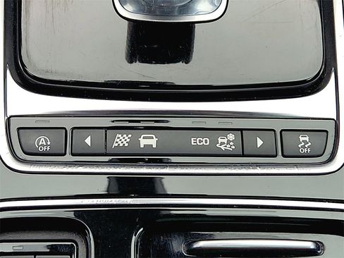 Used 2020 Jaguar F-PACE SVR image 39