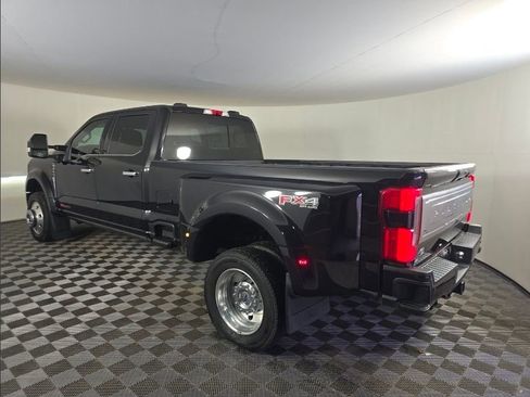 Used 2023 Ford F450 Platinum w/ FX4 Off-Road Package AWD/4WD image 2