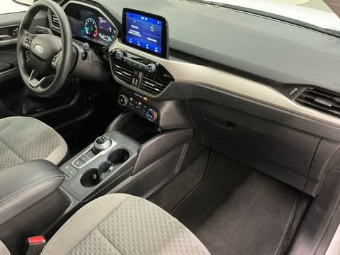 Used 2022 Ford Escape SE image 17