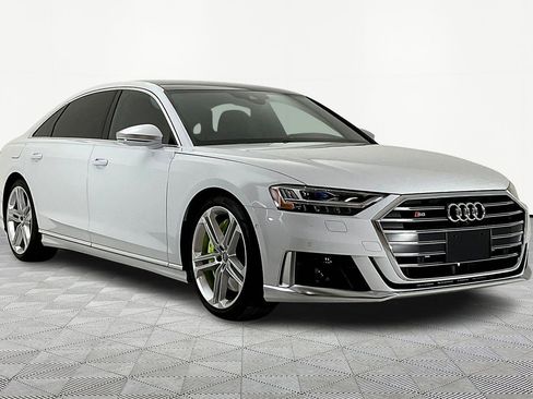 Used 2020 Audi S8 L image 3