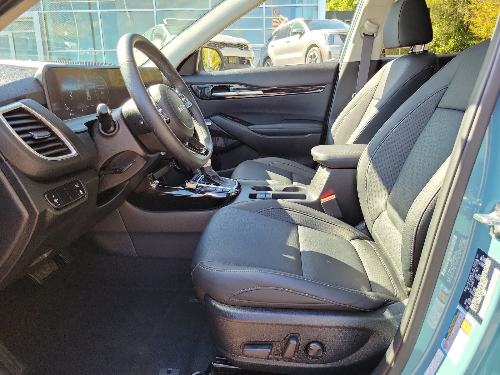 Certified 2024 Kia Seltos SX w/ SX Sunroof Package AWD/4WD image 9