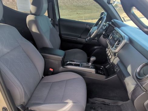 Used 2019 Toyota Tacoma TRD Off-Road image 30