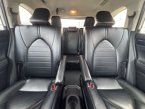 Used 2023 Toyota Highlander XLE AWD/4WD image 19