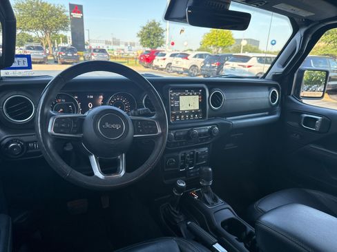 Used 2019 Jeep Wrangler Unlimited Sahara AWD/4WD image 6