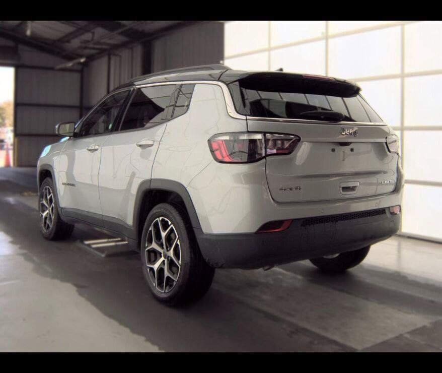 Used 2025 Jeep Compass Limited AWD/4WD image 11