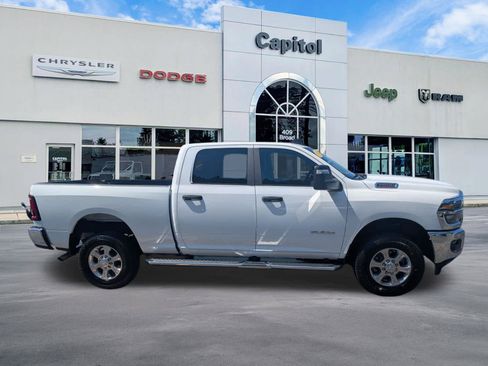 Used 2025 RAM 2500 Big Horn AWD/4WD image 2