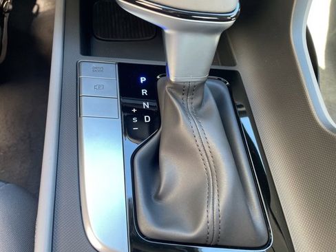 Used 2025 Hyundai Elantra Sport image 19