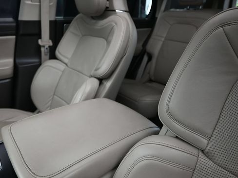 Used 2022 Lincoln Aviator Reserve w/ Equipment Group 201A RWD image 14