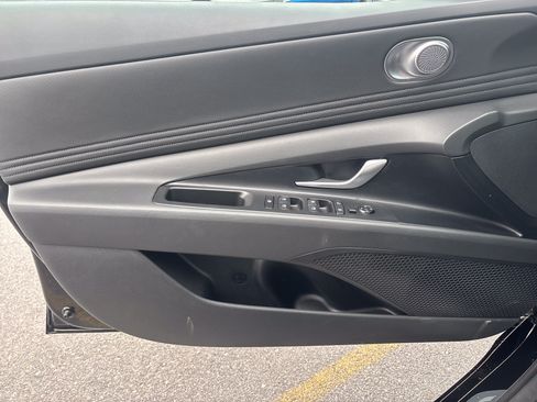 Used 2025 Hyundai Elantra SEL FWD image 16