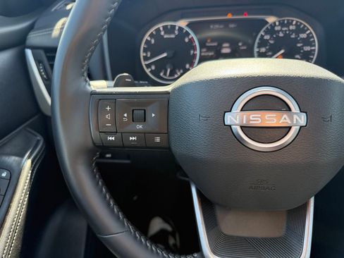 Certified 2025 Nissan Rogue SV FWD image 17