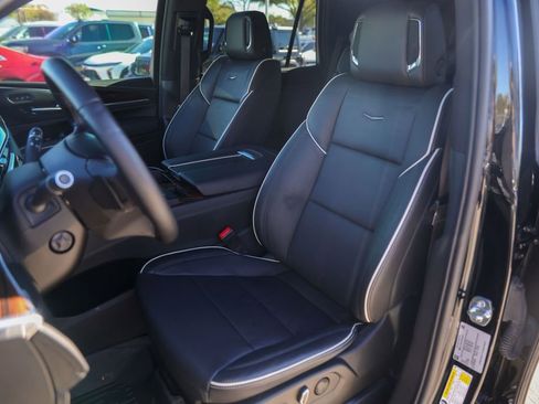 Used 2022 Cadillac Escalade Premium Luxury image 7