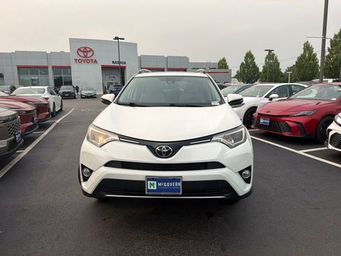 Used 2018 Toyota RAV4 XLE AWD/4WD image 2