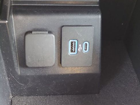 Used 2023 Ford Explorer XLT w/ Equipment Group 202A image 23