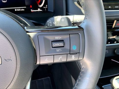 Used 2023 Nissan Rogue Platinum FWD image 12