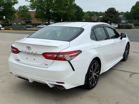 Used 2018 Toyota Camry SE w/ Moonroof Package FWD image 4