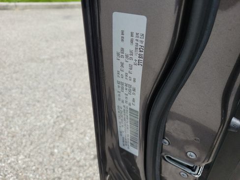 Used 2018 Jeep Compass Latitude FWD image 30