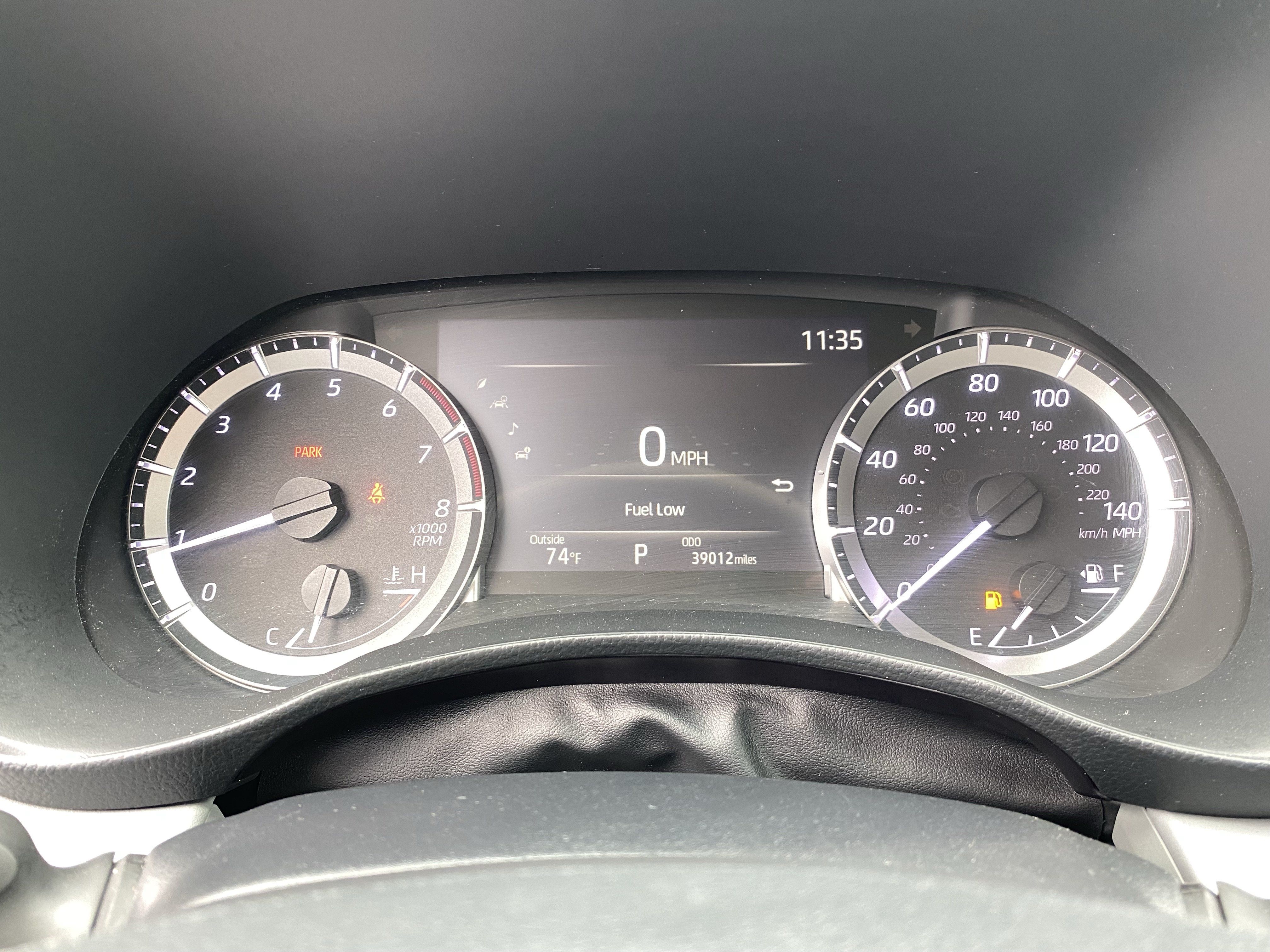 Used 2024 Toyota Highlander LE FWD image 32