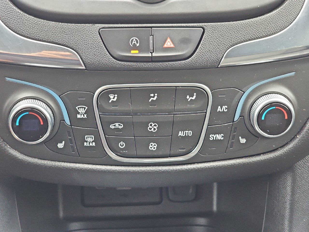 Used 2023 Chevrolet Equinox LT FWD image 26