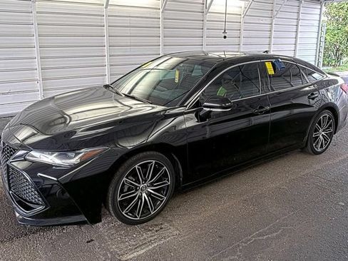 Used 2019 Toyota Avalon Touring FWD image 1