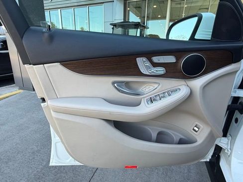 Used 2022 Mercedes-Benz GLC 300 4MATIC image 13