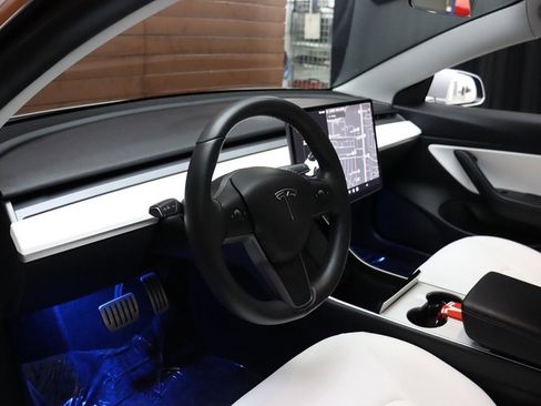 Used 2020 Tesla Model 3 Performance image 39