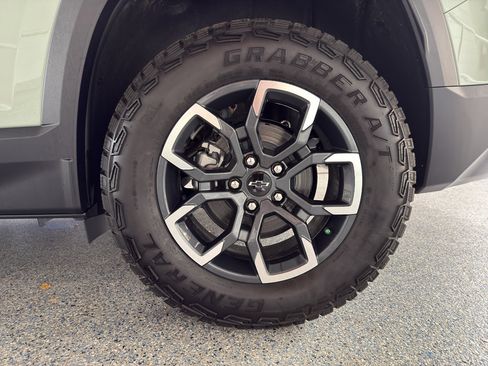 New 2026 Chevrolet Equinox ACTIV w/ LPO, Floor Liner Package image 32